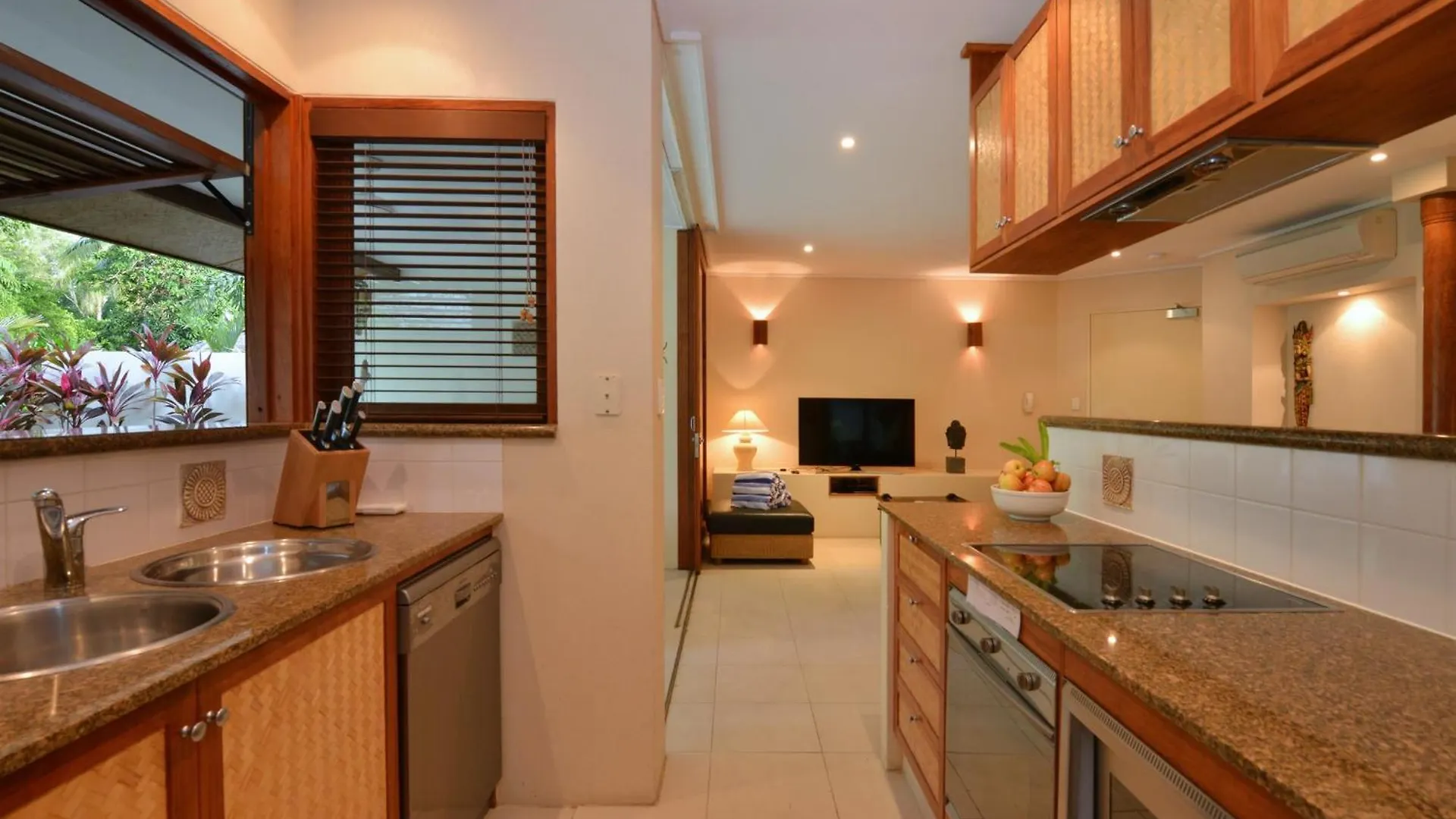 Surya Villa 1 - On Four Mile Beach Port Douglas 0*,